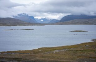 Rissájavrre and Álggavágge in Background