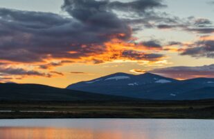 Sunset view towards Tjidtják