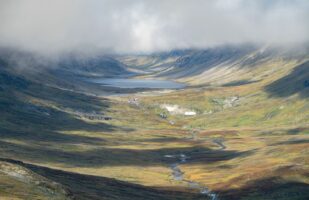 Upper Njoatsosvágge from Goabrekbákte