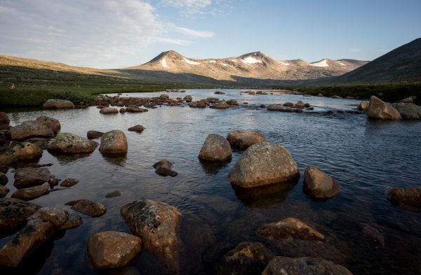 The stream Kjemåbekken with surrounding mountains