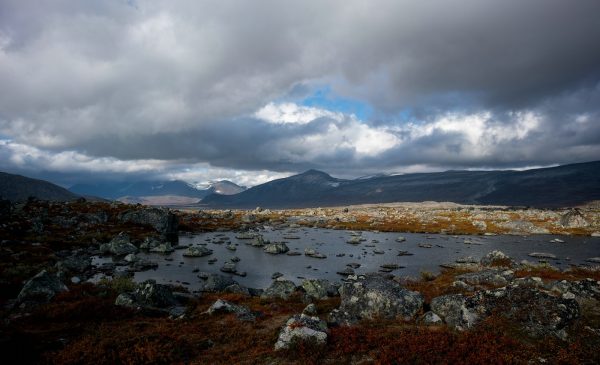 Small lake on the way towards Liehtjitjávvre