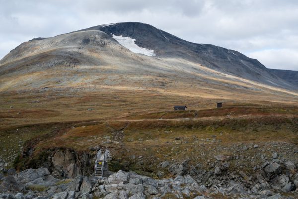 Footbridge and emergency shelter at Skárjá