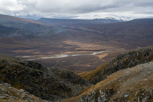 View into the valley; the gorge of Buovdajågåsj in the foreground