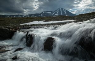 Gurájåhkå waterfall with Staika