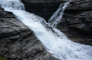 Stáddájåhka waterfall